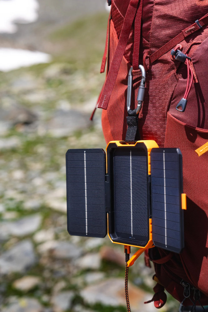 BATERÍA PORTÁTIL XTORM POWER PACK CON PANEL SOLAR RUGGED XR203 10.000 MAH / 20 W 4