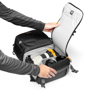 LOWEPRO MOCHILA FASTPACK BP 250 AW III COLOR NEGRO 4