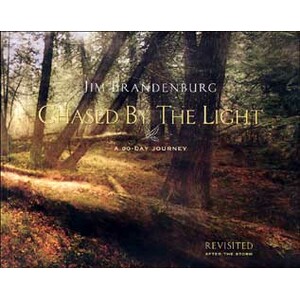 JIM BRANDENBURG. CHASED BY THE LIGHT. A 90-DAY JOURNEY